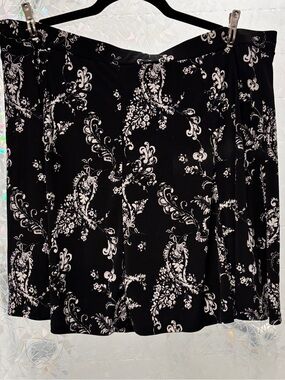 Susan Graver Black & White Floral Skort